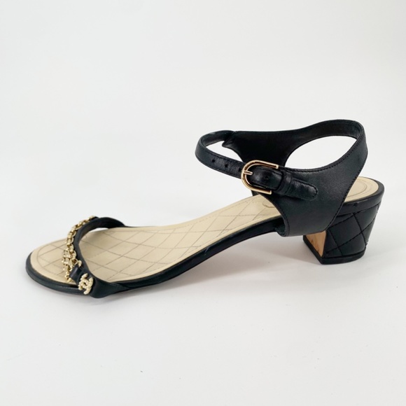Chanel Black Quilted Leather Gold Chain Link CC Pearl Single Strap Sandals 40 - Picture 2 of 15